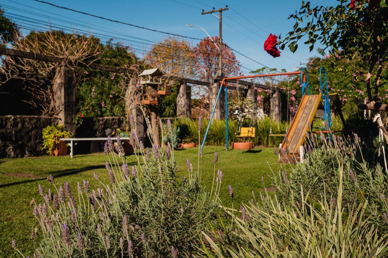 Pousada Casa Rosa カネラ エクステリア 写真